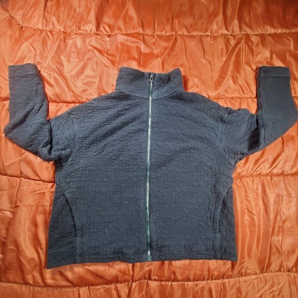 lululemon athletica Jackets & Blazers - Lululemon Rippled Textured Full Zip Jacket Autumn Black‎ Size 6 MSRP: $149 EUC